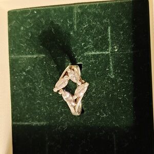 Sterling Silver 💜Women's Ring with Crystal Accents